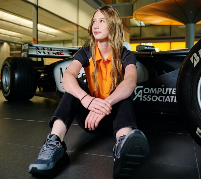 Мика Хаккинен рад за дочь, чьей карьерой займётся McLaren