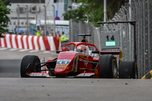 Фредди Слейтер стартует с поула в Гран При Макао