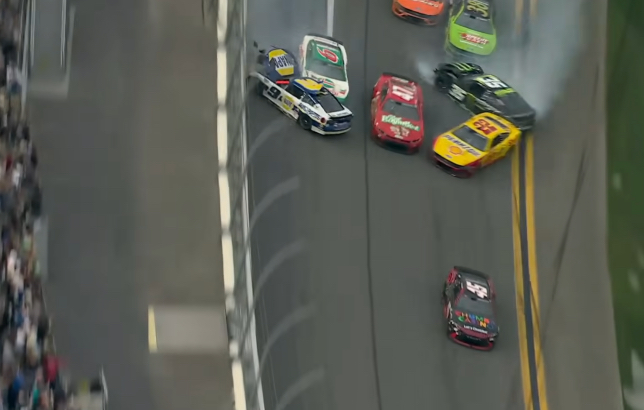 Видео: Исход Daytona 500 решила авария на последнем круге