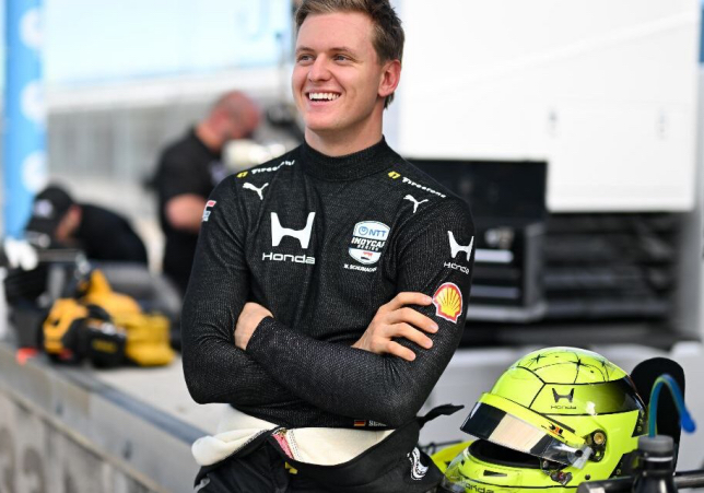 Мик Шумахер: Непривычно проходить повороты не тормозя