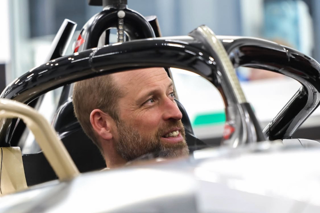Формула E: Принц Уэльский посетил базу Jaguar Racing